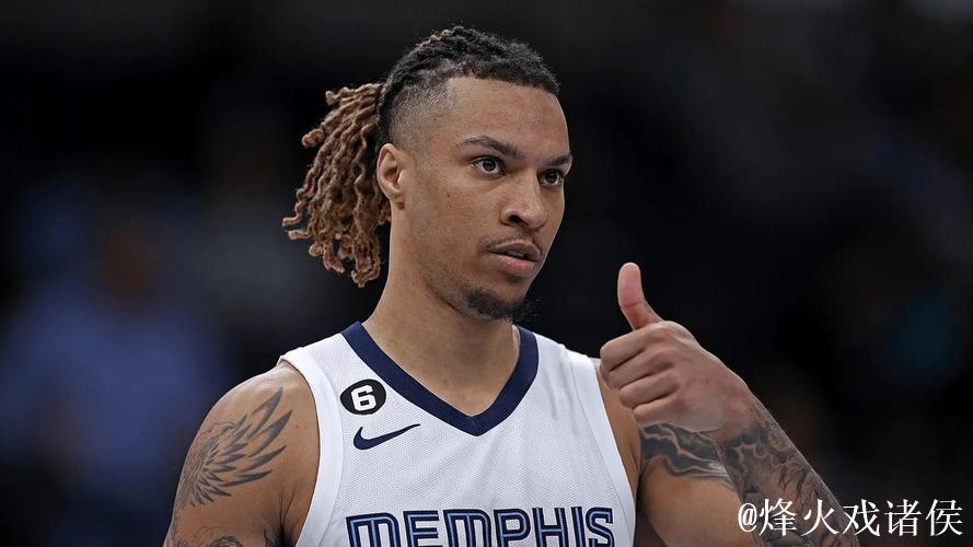 灰熊官方:球队已将前锋布兰登-克拉克下放至G联盟 灰熊官方:球队已将前锋布兰登-克拉克下放至G联盟