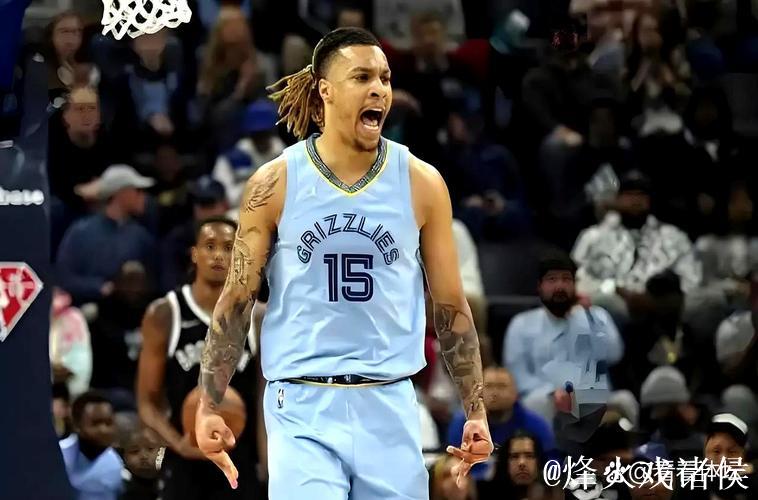 灰熊官方:球队已将前锋布兰登-克拉克下放至G联盟 灰熊官方:球队已将前锋布兰登-克拉克下放至G联盟